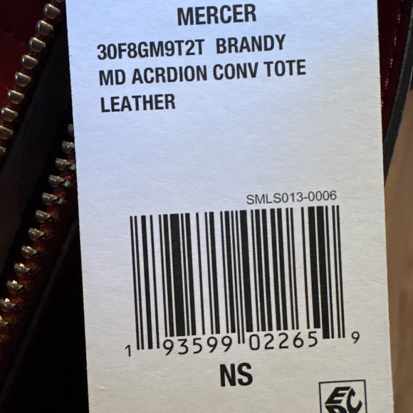 Michael Kors Mercer  Handbag with Gold Lock - Picture 3 of 3